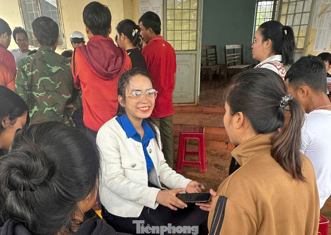 Tuổi trẻ Gia Lai tổ chức các đội hình lưu động đến tận thôn xóm, bản làng hỗ trợ người dân. tp-d3.jpg