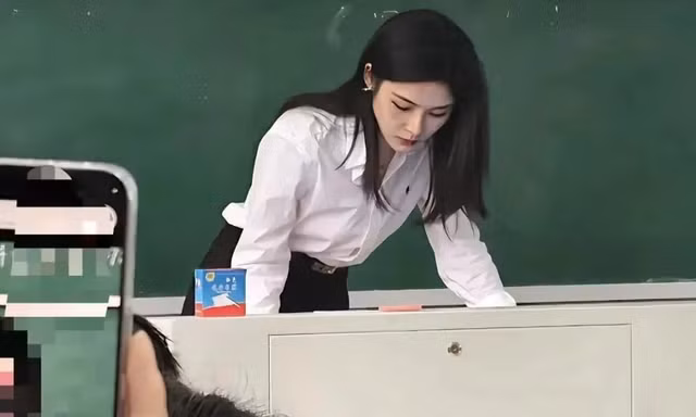Cô giáo nổi tiếng trên mạng và sự 'thụ động viral' 
