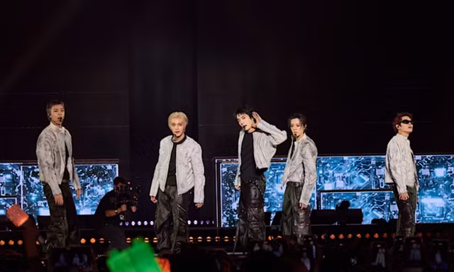 NCT 127 khởi động chuyến lưu diễn thế giới đầu tiên với đội hình 5 thành viên