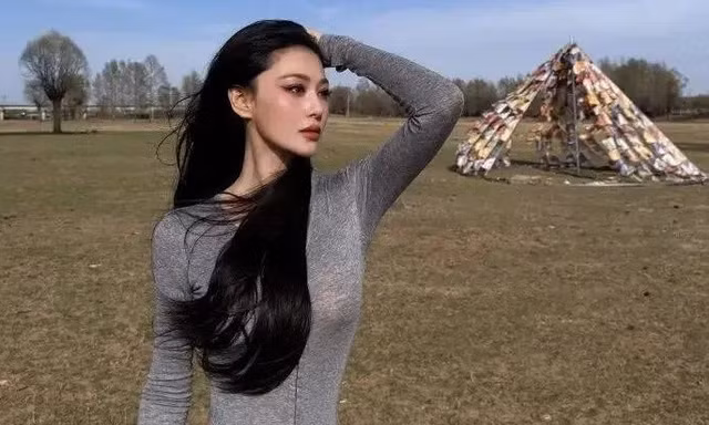 'Đệ nhất mỹ nhân mạng' khoe vóc dáng 'không góc chết' ở tuổi 40