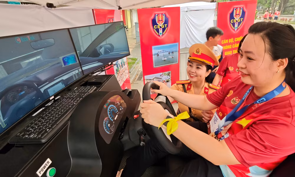 Công an Hà Nội tổ chức ngày hội trải nghiệm không thể bỏ lỡ tại phố đi bộ Hồ Gươm