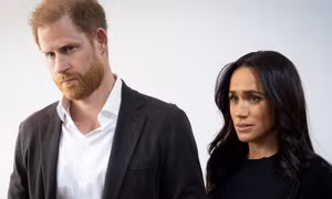 Harry - Meghan nổi giận