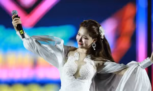 Màn kết concert Thanh xuân khiến hàng chục nghìn người xúc động