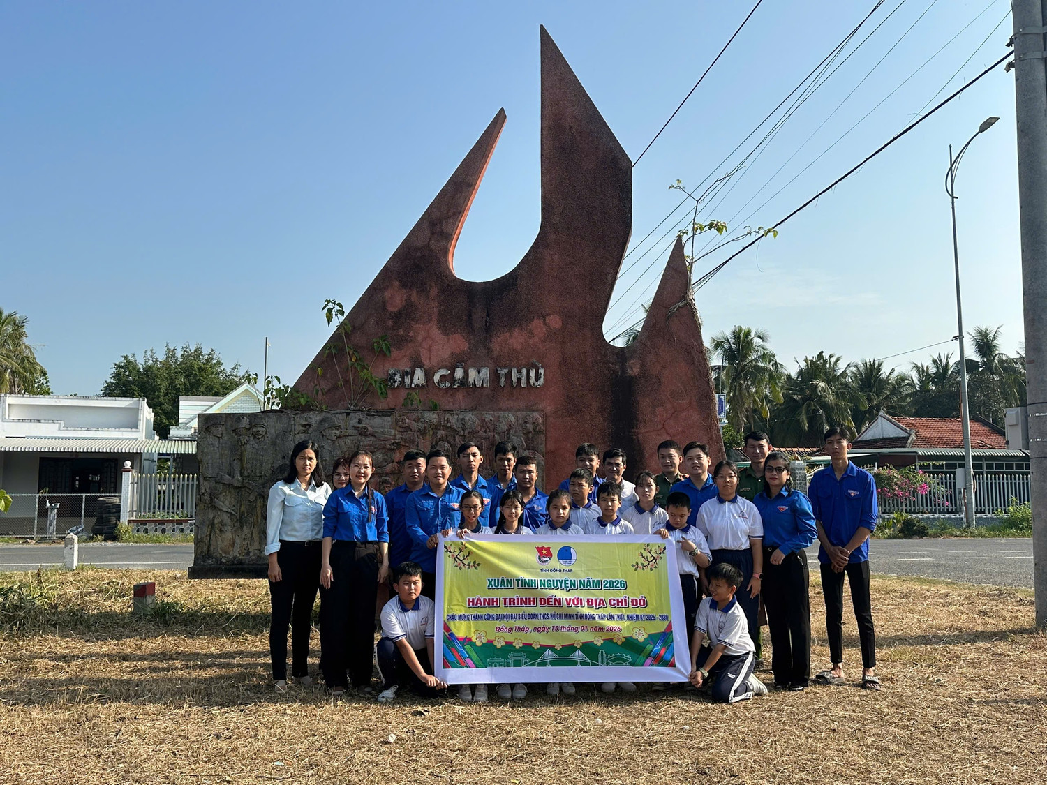 H&agrave;nh tr&igrave;nh thăm di t&iacute;ch Bia Căm Th&ugrave; ở B&igrave;nh Ninh, Đồng Th&aacute;p