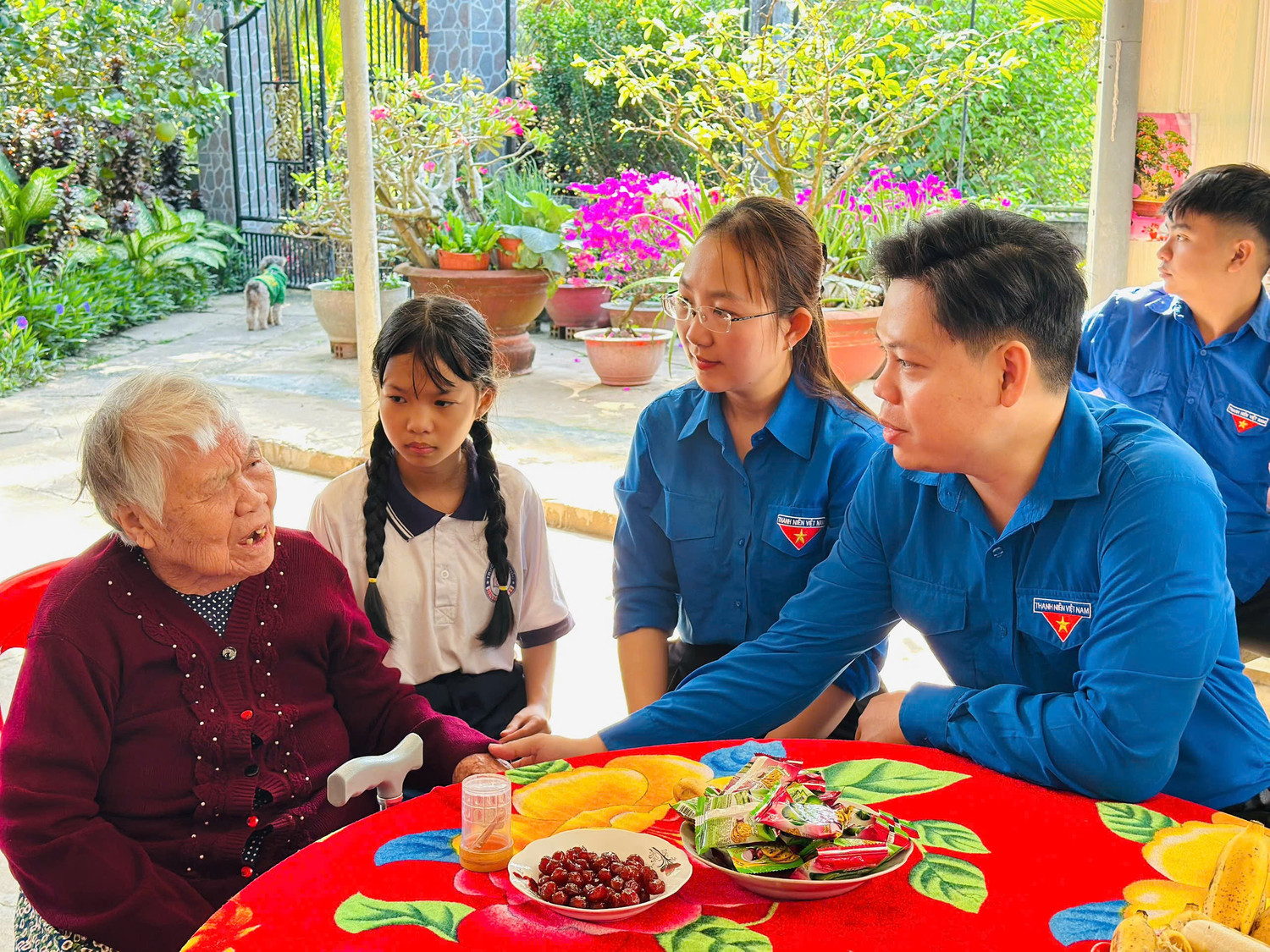 Thăm v&agrave; tặng qu&agrave; Tết cho gia đ&igrave;nh Mẹ Việt Nam anh h&ugrave;ng L&ecirc; Thị Phận tại ấp B&igrave;nh Ph&uacute;, x&atilde; B&igrave;nh Ninh