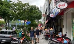 TPHCM: Tiểu thương mong tiếp tục được đóng phí sử dụng vỉa hè