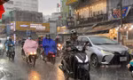 TPHCM mưa dông diện rộng, đề phòng ngập úng