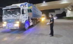 Xuyên đêm thông quan nông sản qua cửa khẩu Tây Ninh