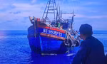Tàu Kiểm ngư cấp cứu kịp thời ngư dân gặp nạn trên biển