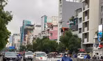 Bầu trời TPHCM tối sầm, sắp mưa lớn