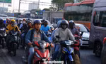 Ùn ùn rời thành phố nghỉ lễ, cửa ngõ TPHCM đông nghịt từ sáng sớm