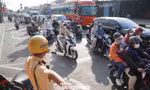 Người dân ùn ùn rời TPHCM đi nghỉ lễ