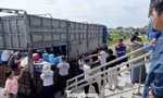 Hơn 180 tấn hàng đổ về các nhà ga metro TPHCM gửi người dân vùng lũ