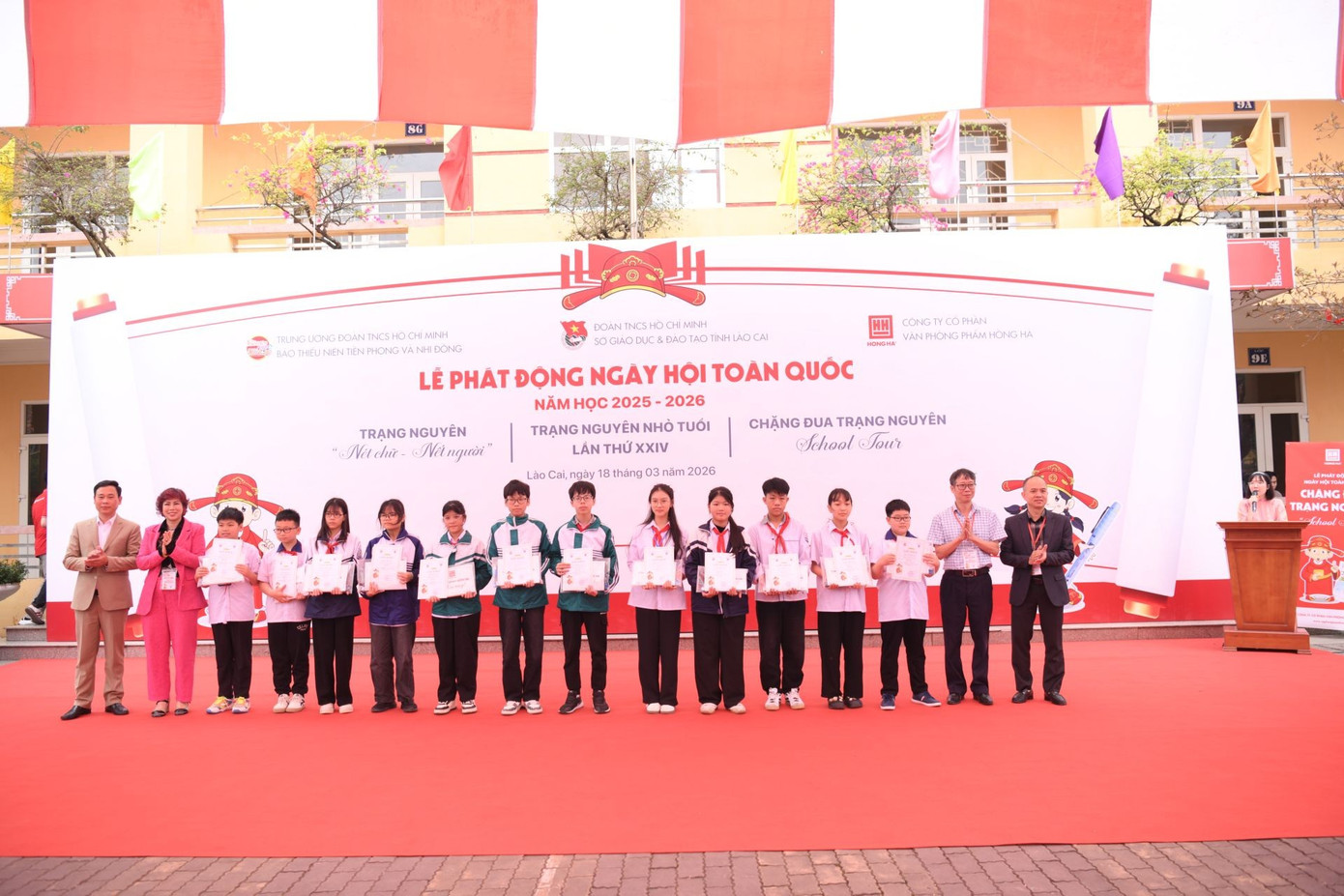 Cùng với đó là 12 giải Thám hoa cho các sĩ tử nhỏ tuổi.