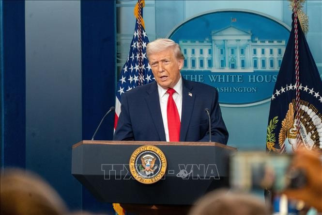 Tổng thống Mỹ Donald Trump phát biểu trong cuộc họp báo tại Nhà Trắng ở Washington, D.C., ngày 20/1/2026. (Ảnh: THX/TTXVN)