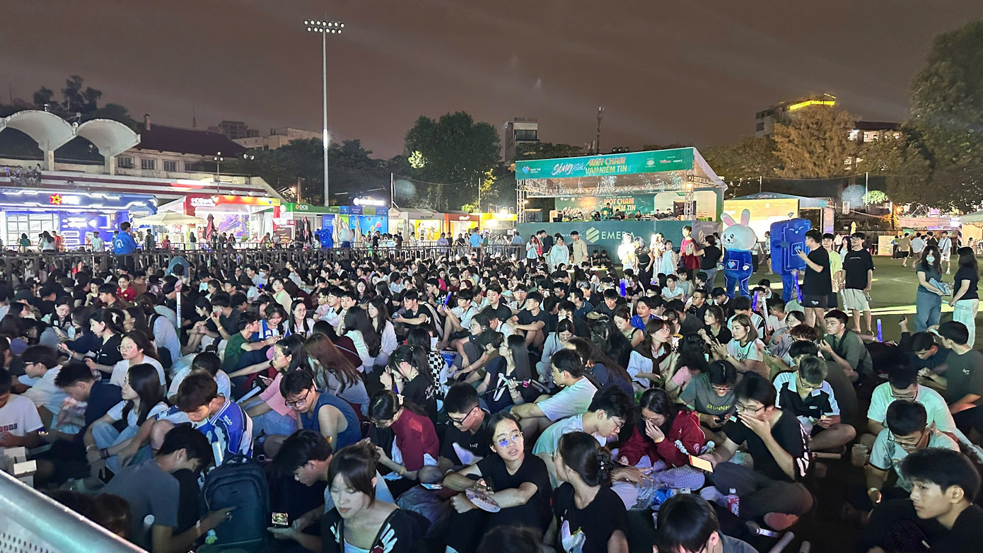 Listo para explotar en la noche del festival 'Touch Vietnam' 3655323259966653439.jpg