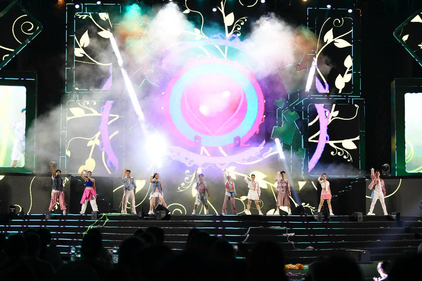Liberty Dance Group ນໍາເອົາການເຕັ້ນລໍາທີ່ມີຊີວິດຊີວາໃນຫົວຂໍ້ຂອງການສະແດງ - 1239422460195855584.jpg