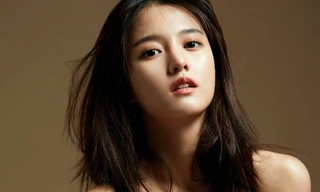 Nữ diễn viên Hàn Quốc ăn phở, uống cà phê đường tàu ở Hà Nội