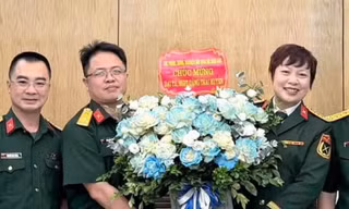 Đạo diễn 'Mưa đỏ' Đặng Thái Huyền thăng hàm Đại tá ở tuổi 46