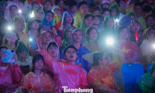 40.000 người đội mưa ở Mỹ Đình