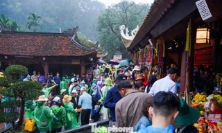 Dòng người đội mưa từ 5h sáng đi khai hội chùa Hương