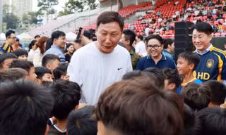 HLV Kim Sang Sik gây sốt