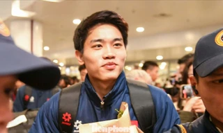 Sân bay Nội Bài vỡ òa đón U23 Việt Nam