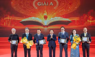 Sách lịch sử đoạt giải A Sách quốc gia