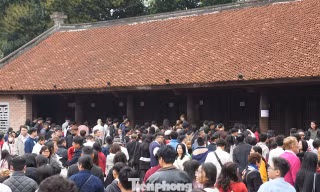 Văn Miếu - Quốc Tử Giám đông nghịt