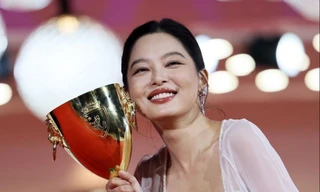 Mỹ nhân khiến Châu Tấn, Lưu Diệc Phi bị chê cười