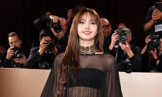 Lisa (BlackPink) diện đầm xuyên thấu tới Quả cầu Vàng 