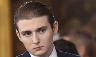 Barron Trump gây sốt