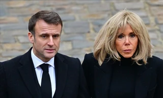 Tổng thống Pháp kiện nữ nhà văn 