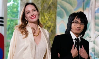 Con trai cả bỏ họ Brad Pitt