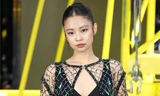 Váy lưới của Jennie (BlackPink) gây tranh cãi