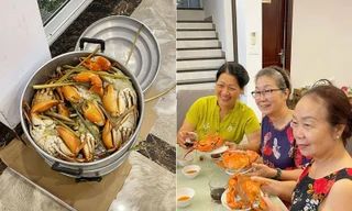 Du lịch Sầm Sơn, đại gia đình ở Hà Nội đem theo 10kg cua, 100 quả trứng