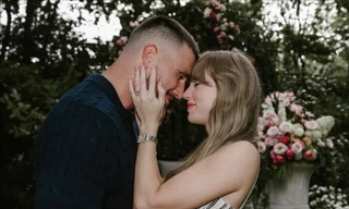 Bạn trai cầu hôn Taylor Swift