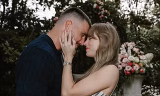 Bạn trai cầu hôn Taylor Swift