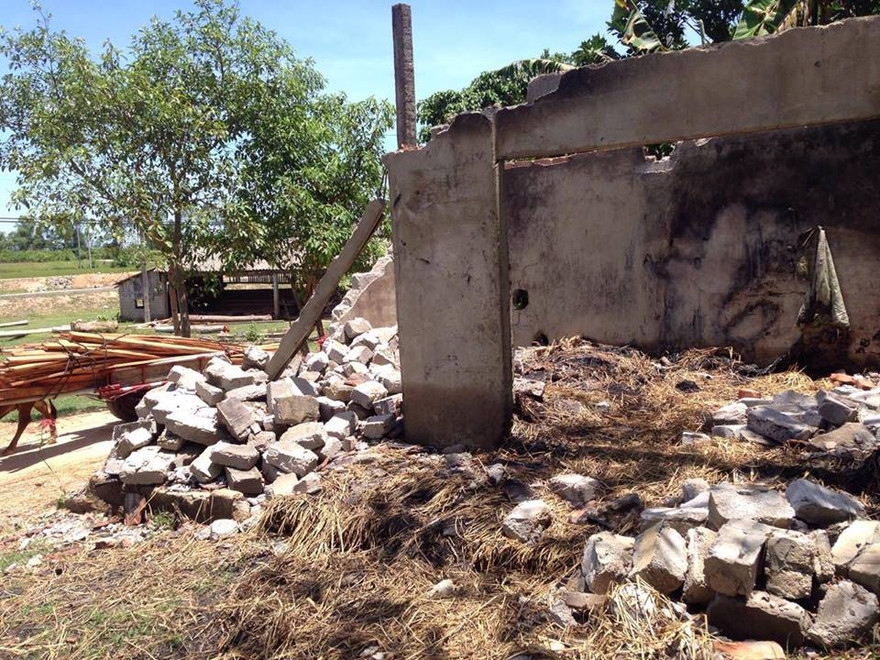 Chuồng gia súc, nhà chứa rơm của người dân bị lửa thiêu rụi liên tiếp trong 1 tháng.