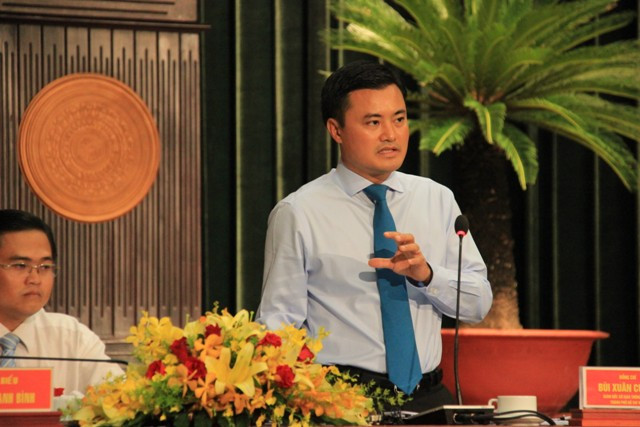 Giám đốc Sở GTVT Bùi Xuân Cường trả lời chất vấn.