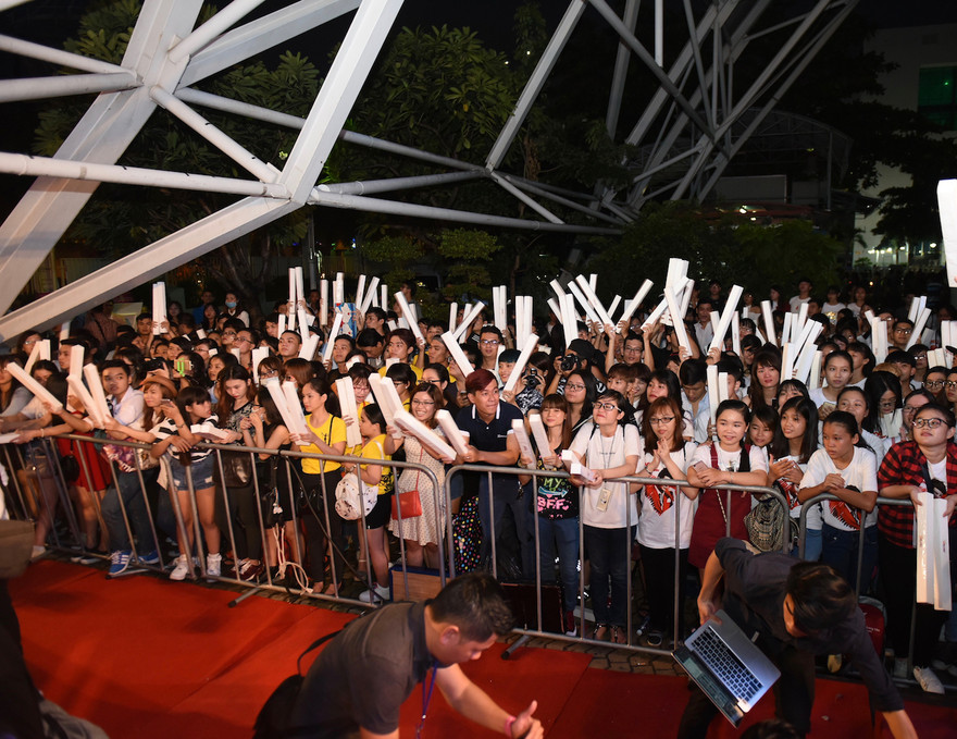 Người hâm mộ Bi Rain xếp hàng dài chờ thần tượng