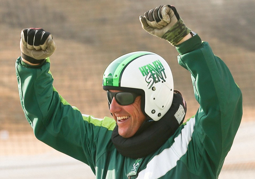 Chân dung người thực hiện cú nhảy lịch sử 7.600m không dù