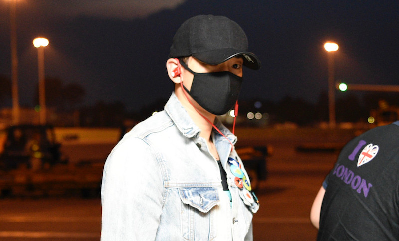 Bi Rain tại sân bay chiều tối 27/8. Ảnh: Lê Chí Linh