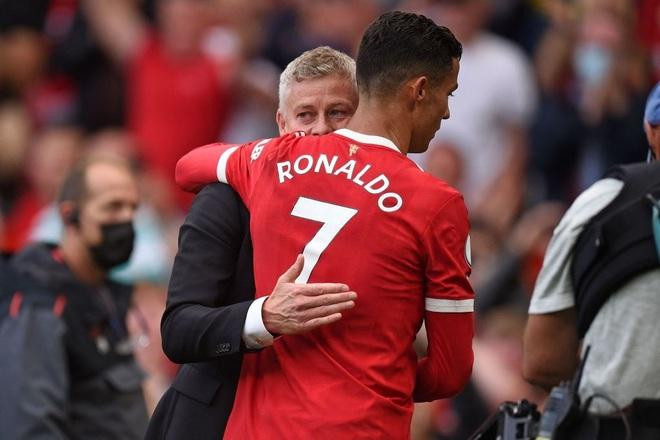 Solskjaer hết lời ca ngợi Ronaldo.