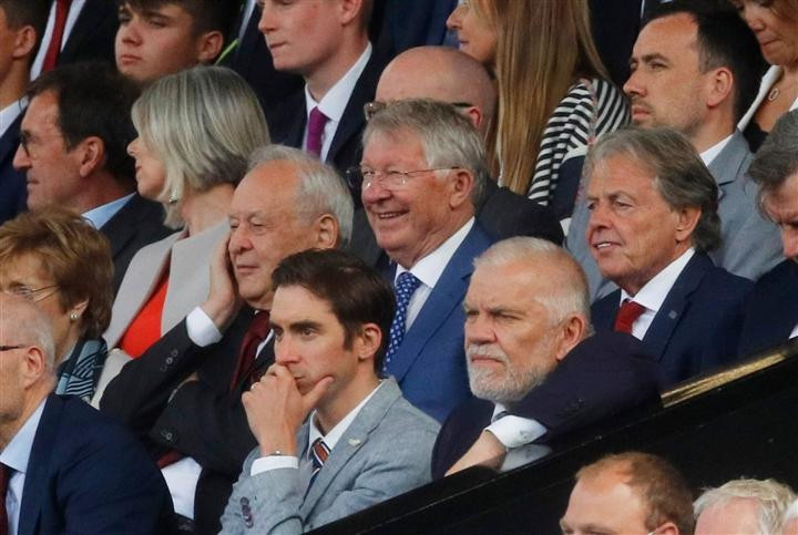 Sir Alex đến sân Old Trafford theo dõi màn ra mắt của Ronaldo. 