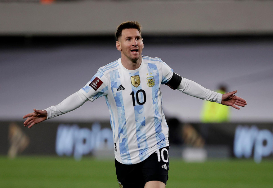 Messi vượt qua thành tích của Pele