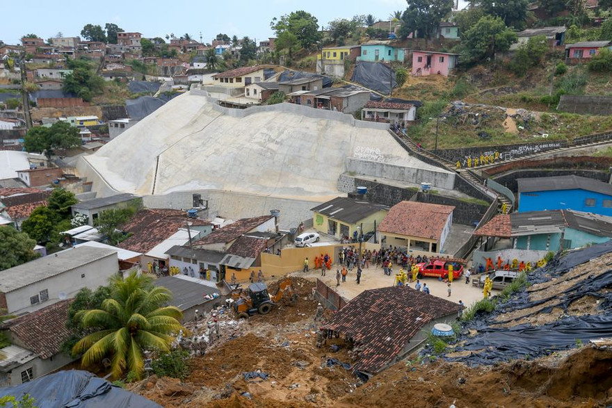 Hiện trường vụ lở đất. Ảnh: Tân Hoa Xã