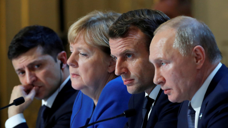 Từ phải sang: Tổng thống Nga Vladimir Putin, Tổng thống Pháp Emmanuel Macron, Thủ tướng Đức Angela Merkel và Tổng thống Ukraine Volodymyr Zelensky. Ảnh: Reuters