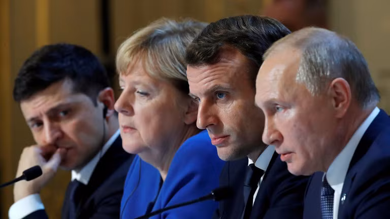Từ phải sang: Tổng thống Nga Vladimir Putin, Tổng thống Pháp Emmanuel Macron, Thủ tướng Đức Angela Merkel và Tổng thống Ukraine Volodymyr Zelensky. Ảnh: Reuters