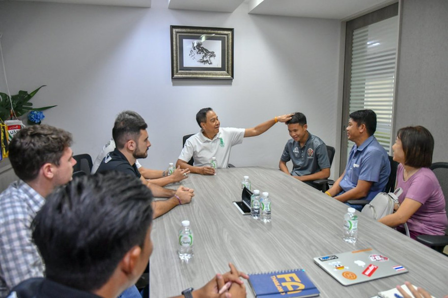 Cầu thủ U15 Thái Lan đấm đối thủ đội Malaysia đến FAT nhận lỗi 